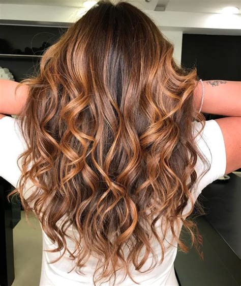 imagens de morena iluminada cabelo curto|Morena iluminada em cabelo curto: 45 ideias para arrasar com。